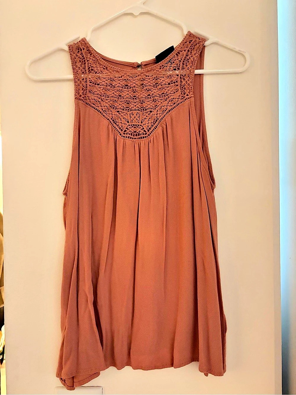 Crochet Neck Tank Top in pink Size Large Like New